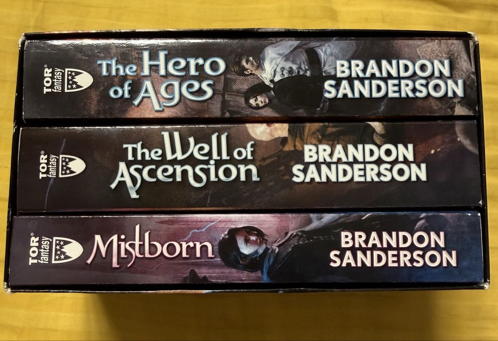 Книги - трилогия The Mistburn на английском