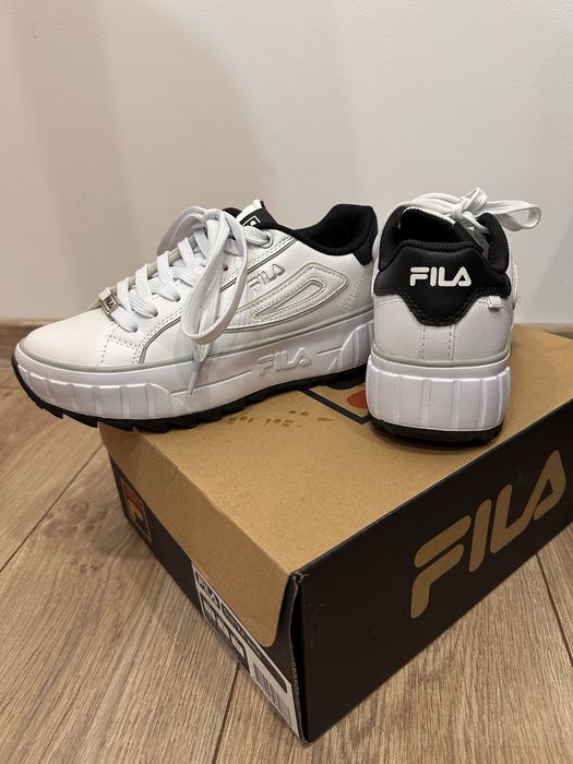 Продавам Fila маратонки.