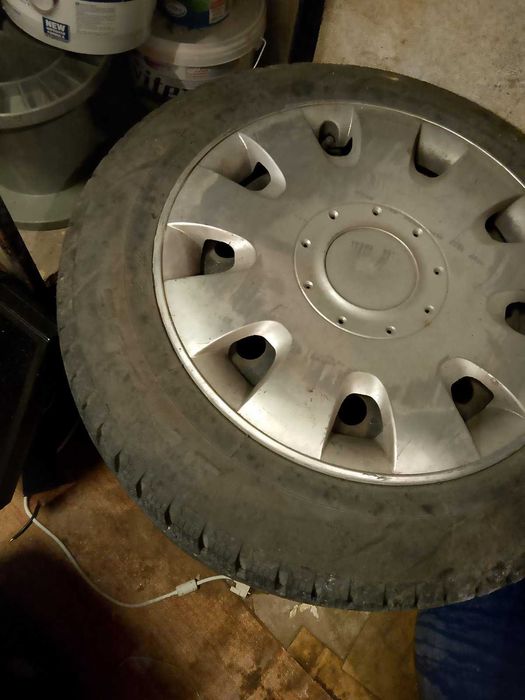 Гуми с джанти 175/65/15 + тасове