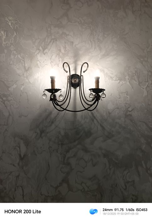 Продаются люстры