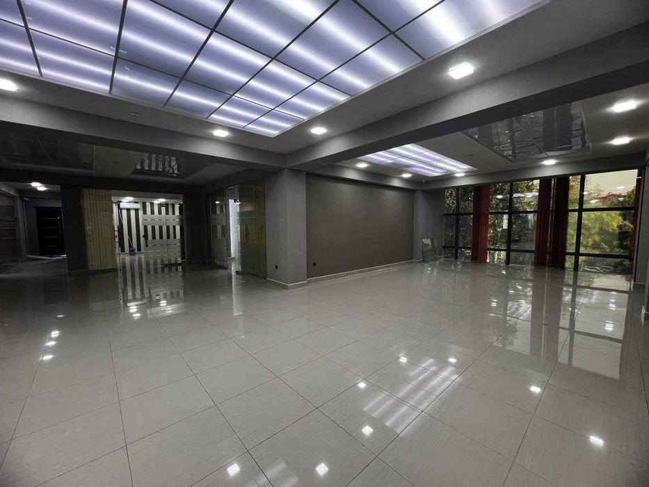 Современный офис в Ойбеке:статусная локация,панорамные окна,парковка(5