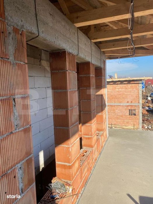Case 3 camere, 115mp, zona Tisauti