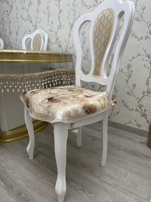 Продается стол со стульями