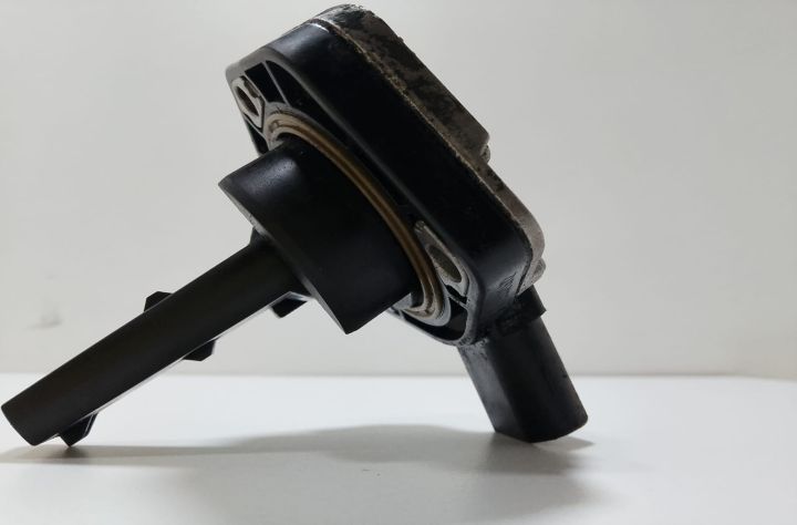 Senzor  nivel ulei  1J0907660C / 00807903 Volkswagen VW Touran prima