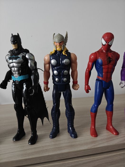 Vând Super Eroi Marvel