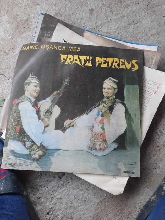 Discuri cu muzica populară