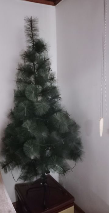 Ёлка искусственная