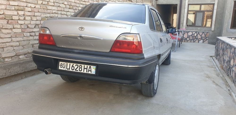 Продаётся Автомобиль нексия металического цвета