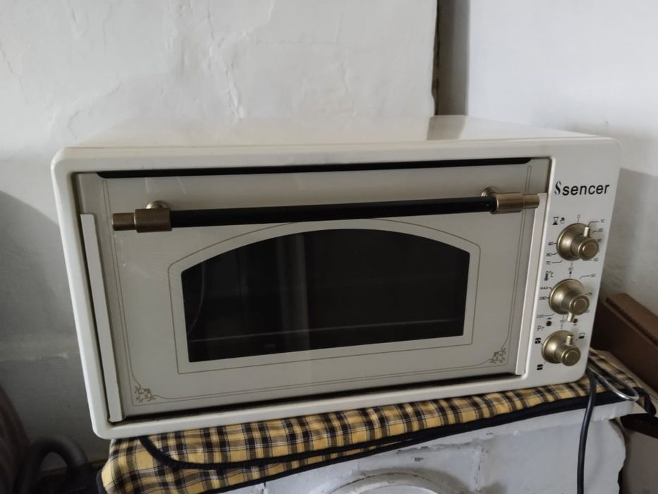 Продам духовку. В хорошем состоянии. Пользовались 4 месяца