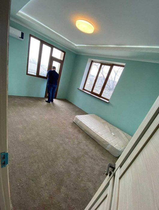 Продам дом на участке(4 сотки) в М-Улугбекском районе.