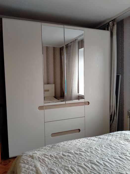 Продам спальный гарнитур