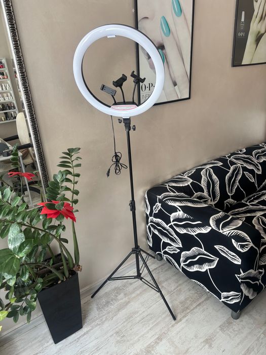 Стол за грим, лампа за грим и количка за грим