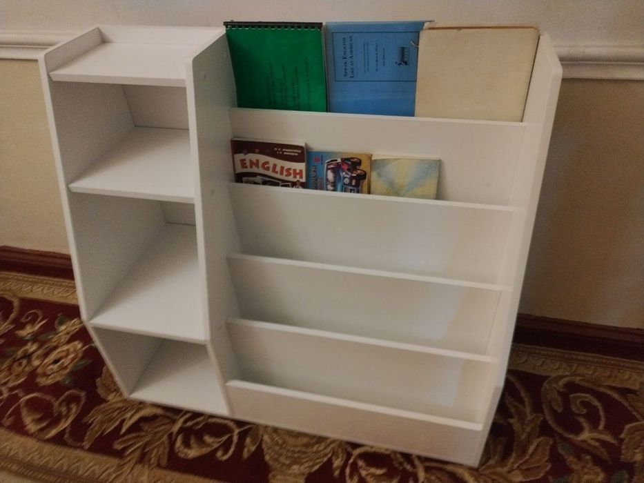 Стеллаж для книг и игрушек детей