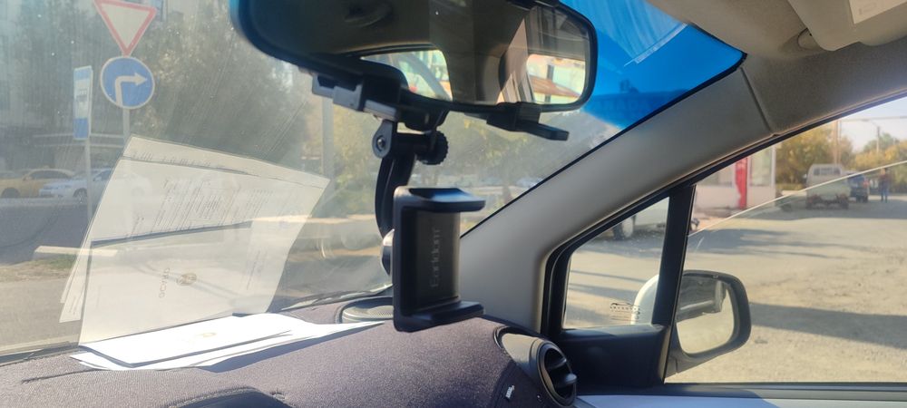 Avtomobil uchun telefon turgich