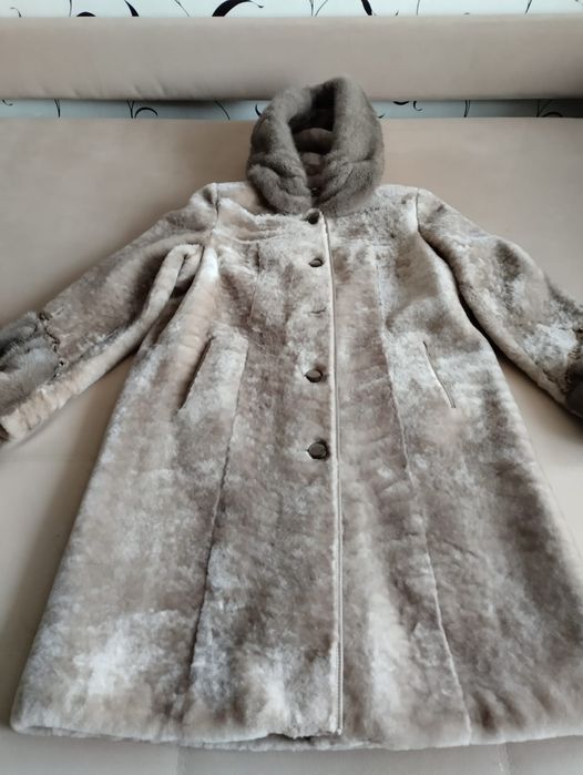 Продам  шубу  находимся в пришахтинске