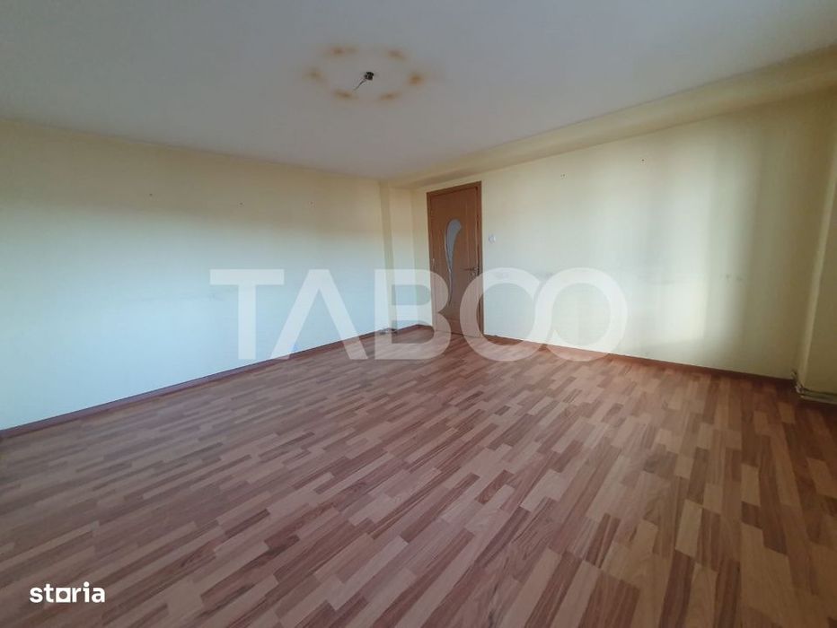 Apartament 3 camere decomandat 80 mp + 2 balcoane zona Teiului — fotografia 2