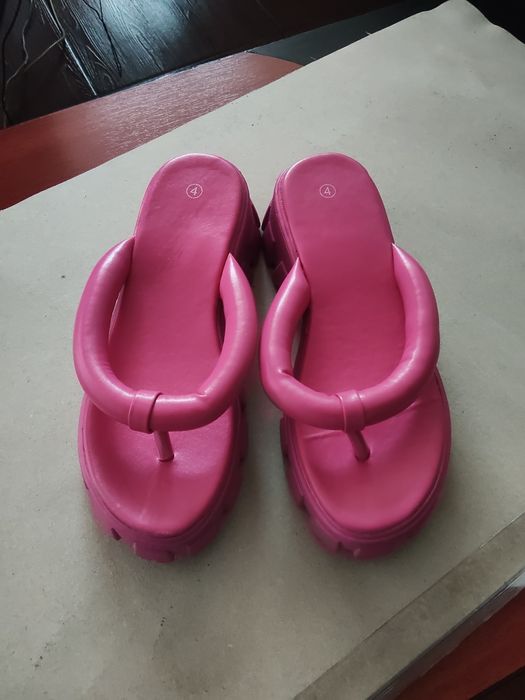 Șlapi de vară cu toc înalt pentru femei