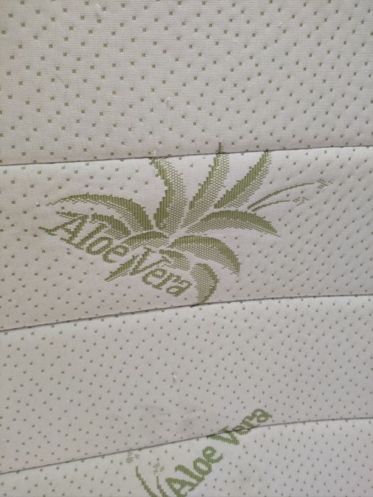 Продавам двулицев матрак