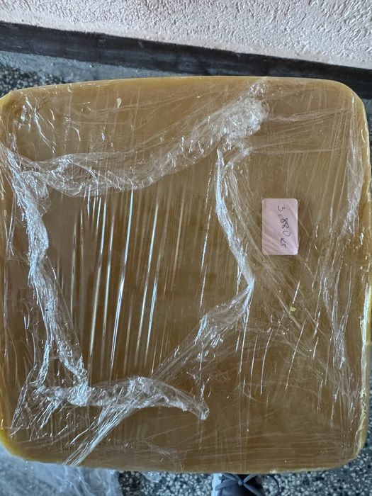 Продавам натурален пречистен пчелен восък