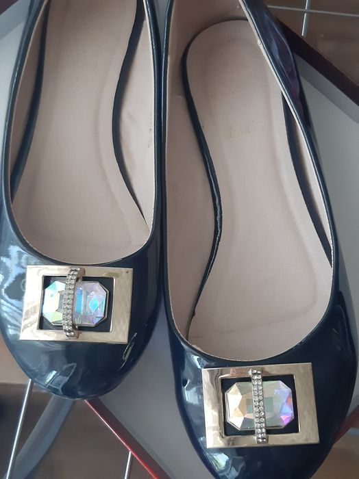 Продам балетки лаковые