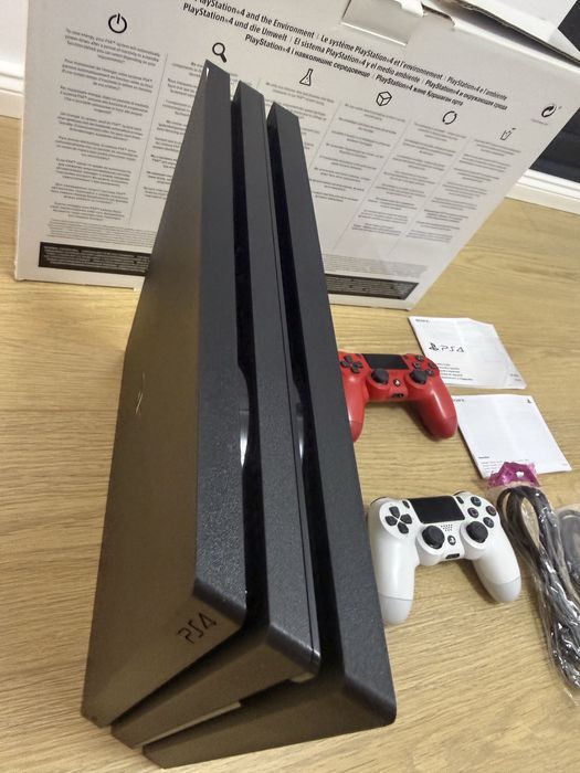 PlayStation 4 Pro, 1Tb, 2 Manete + 7 Jocuri (Fifa 25)