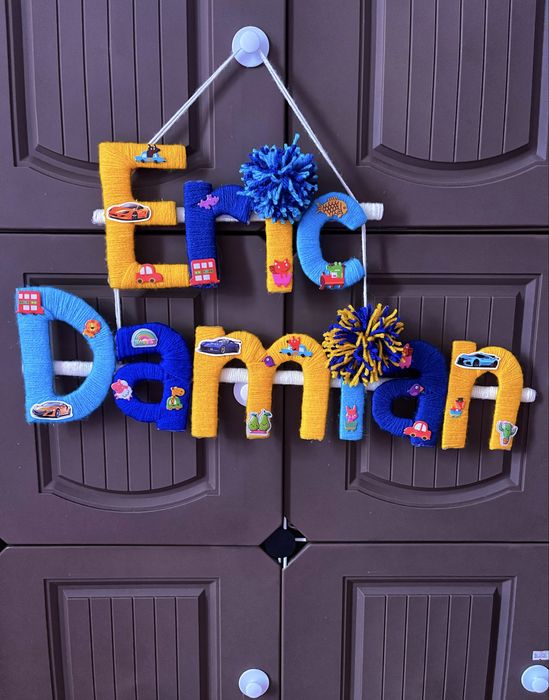 Nume personalizate colorate pentru camera copiilor