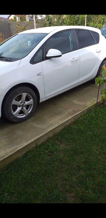 Vând Opel Astra j 1, 7 diesel 2011