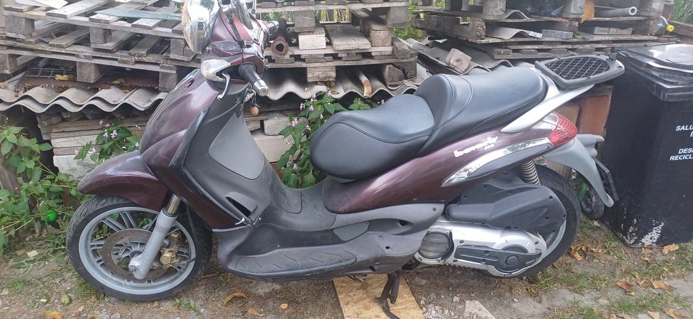 Vând scuter piaggio beverly 500