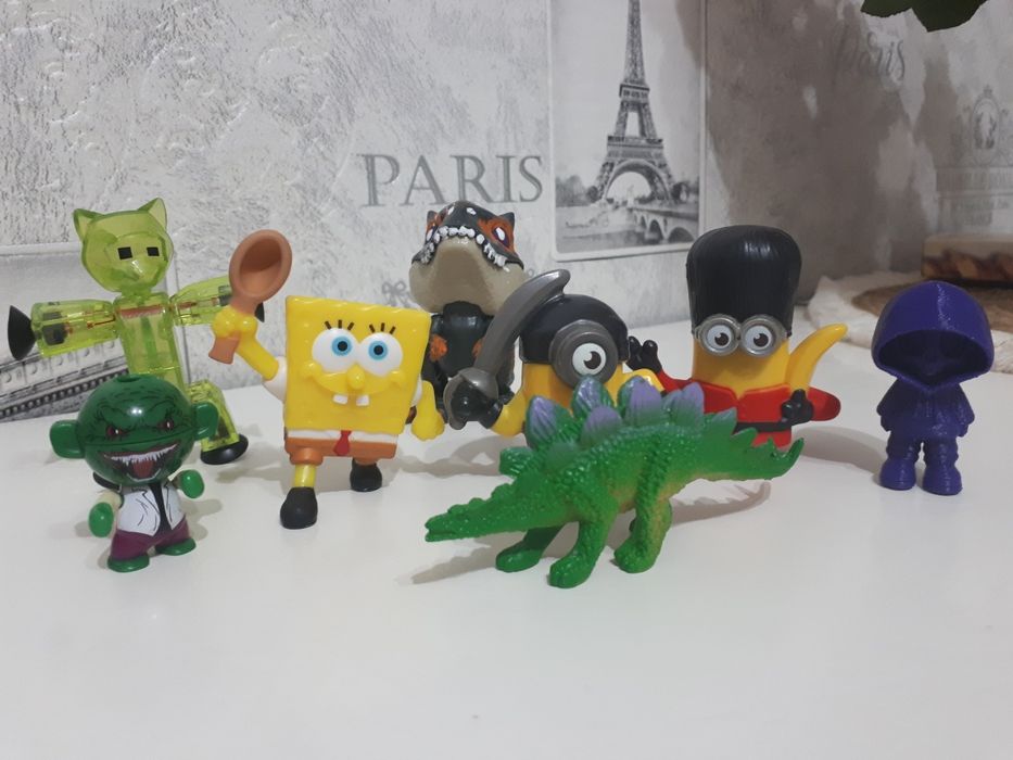 Киндер игрушки продам