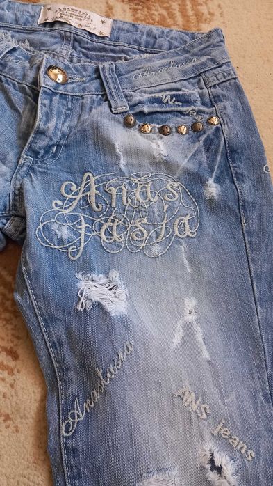 Дънки с уникална бродерия