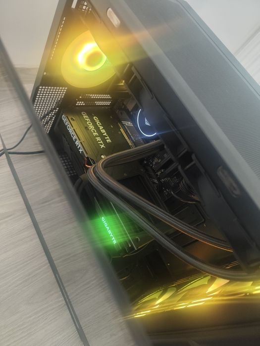 PC Gaming + Monitor 240Hz + Periferice – RTX 4070 SUPER | Ryzen 5 7600X | 32GB DDR5
