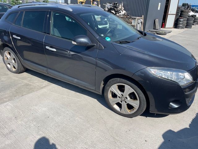 Dezmembrez Renault Megane 3 An 2012 1.9 DCI