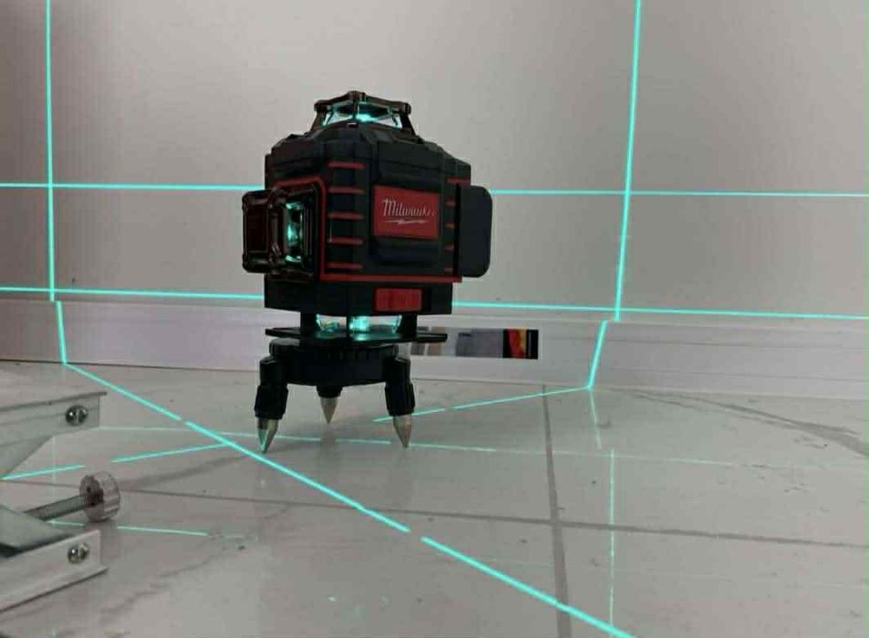 Самонивелиращ Акумулаторен Лазерен Нивелир Milwaukee Милуоки 4D