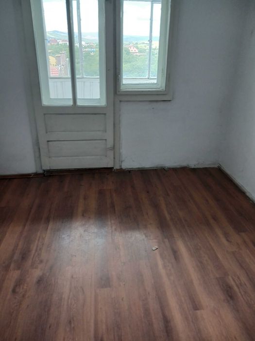 Vand apartament 3 camere