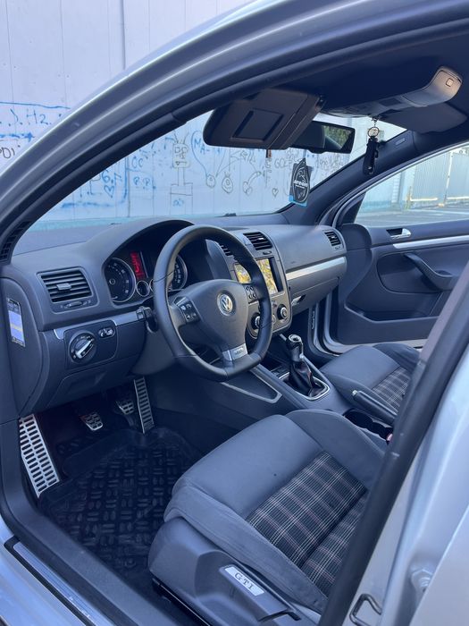 Vand sau schimb Golf 5 GTI