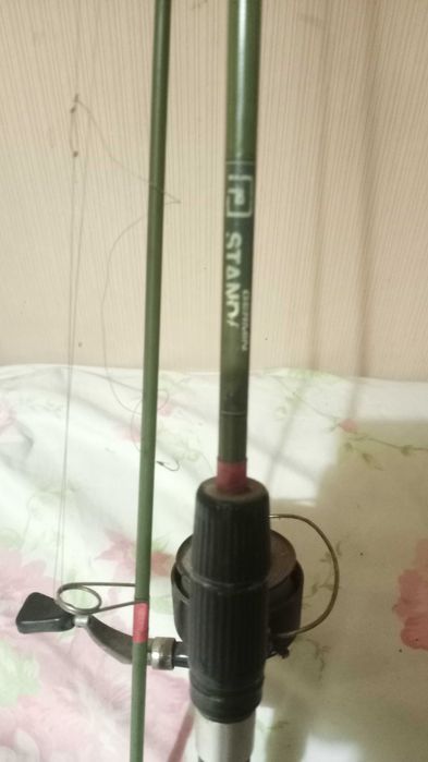 Продавам ретро въдица с макара