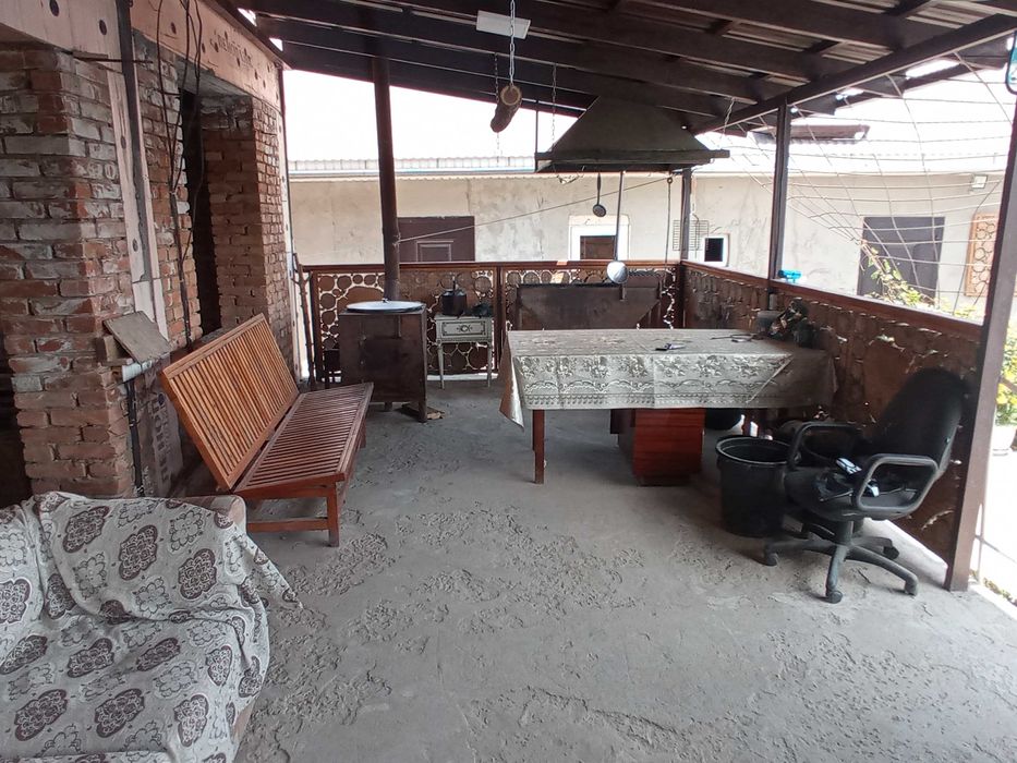 Дом в Ынтымаке с бассейном