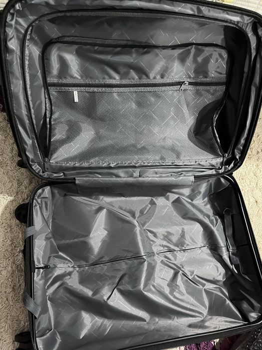 Чемодан на колесиках новый