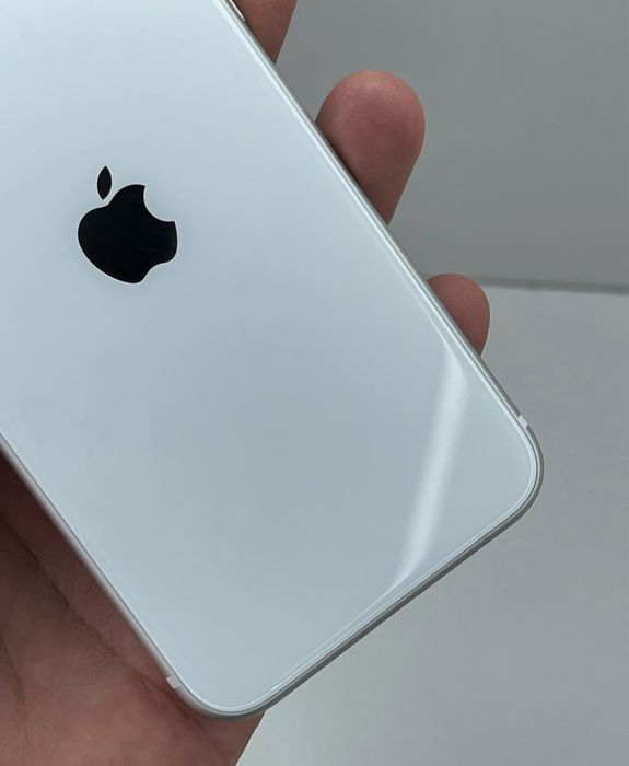iPhone SE 3 • 2022 • ca NOU • 93% Bateria