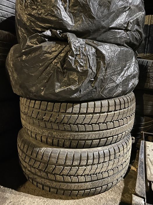 Продам комплект зимней резины r17