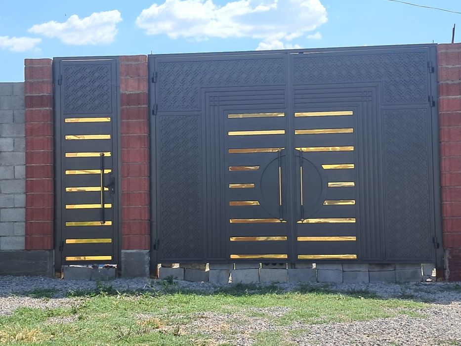 Железные выходные двери