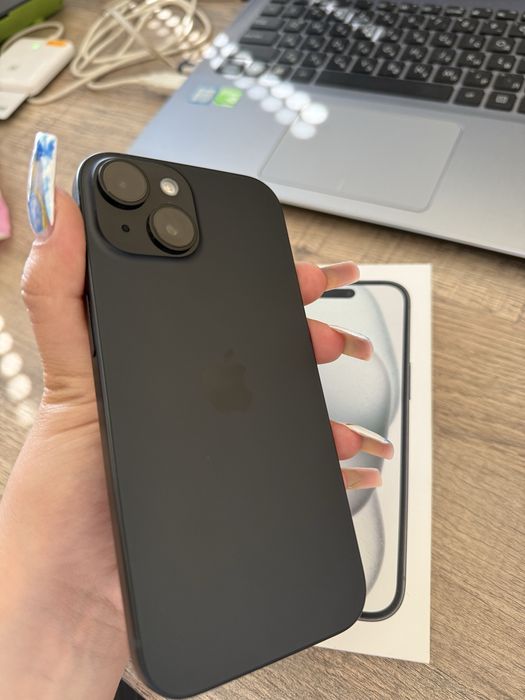 Продавам iphone 15 black