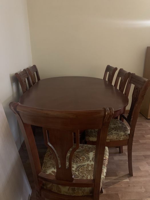 Стол со стульями
