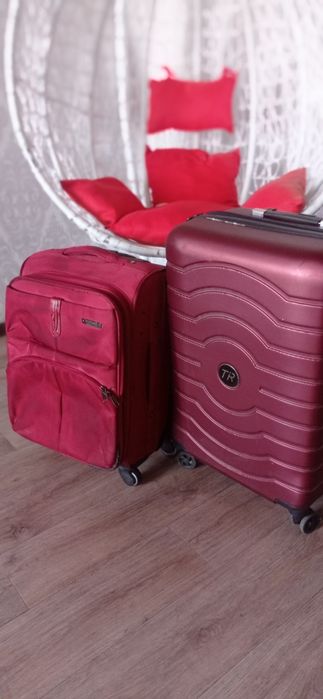 Продам хорошие классные чемоданы