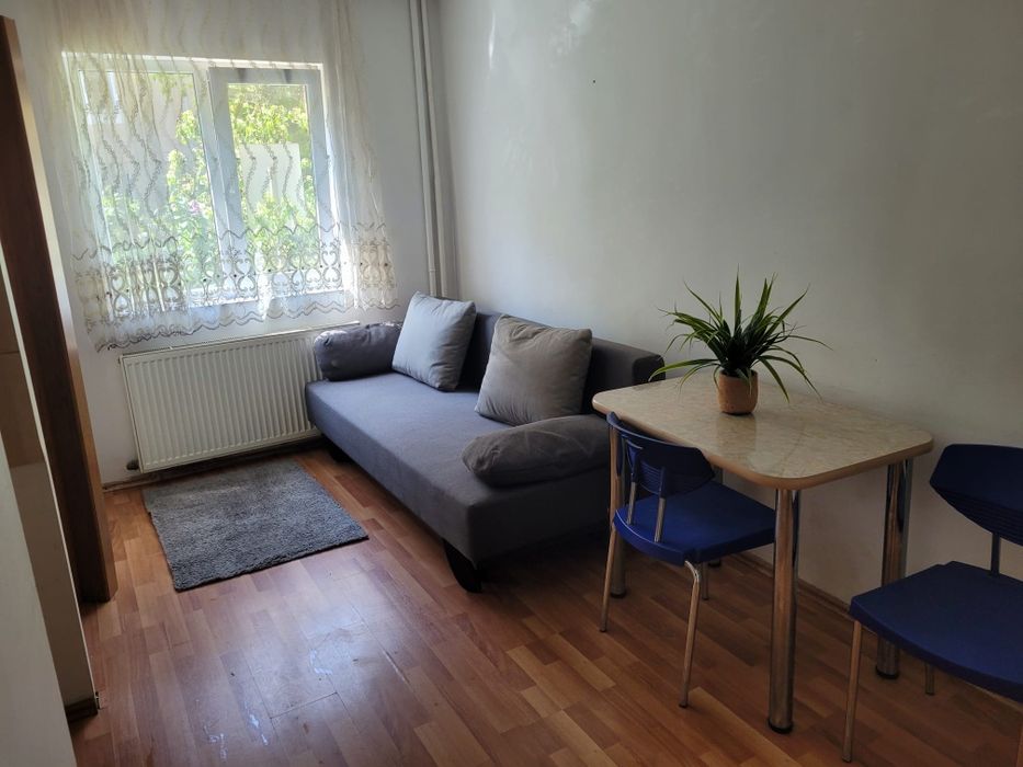 Închiriez garsoniera