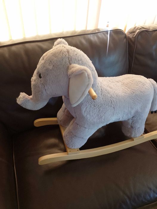 Дървено слонче люлка