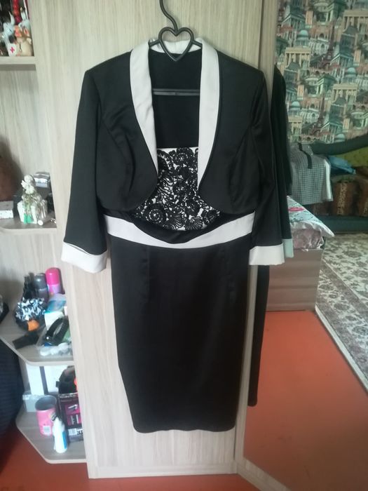 Нарядные платья и костюмы