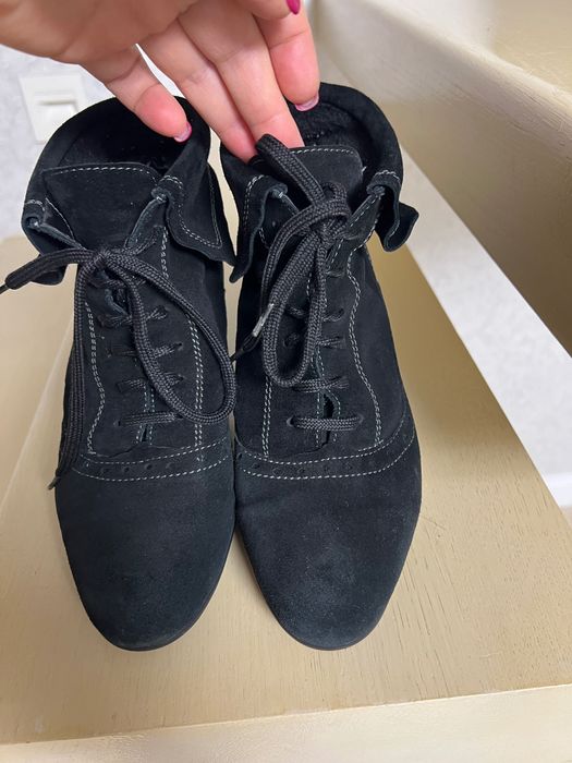 Vand botine piele pret bun