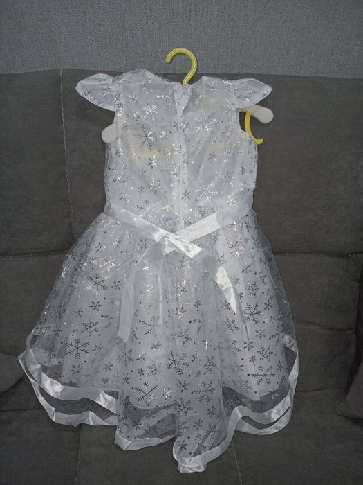 Платье на девочку новое