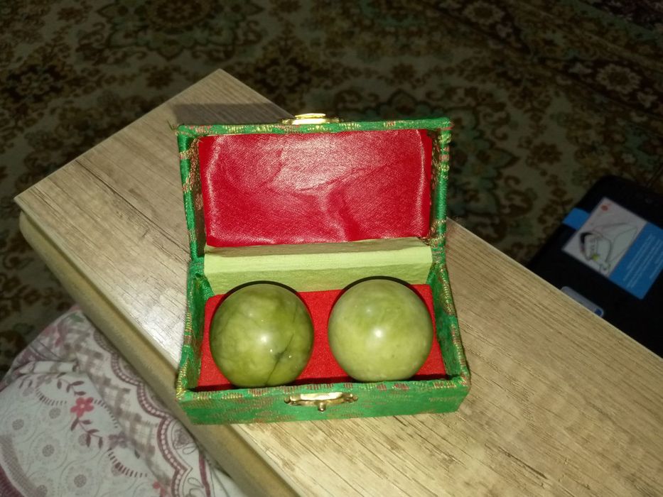 Продам нефритовые шары